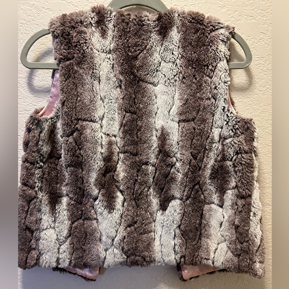 Girl’s Cat & Jack Faux Fur Vest - Picture 3 of 5